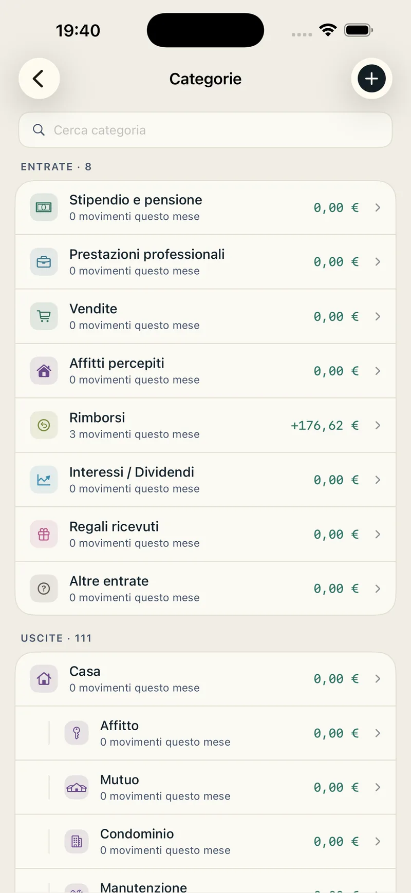 Notavia su iPhone: categorie di entrate e uscite con totali del mese.