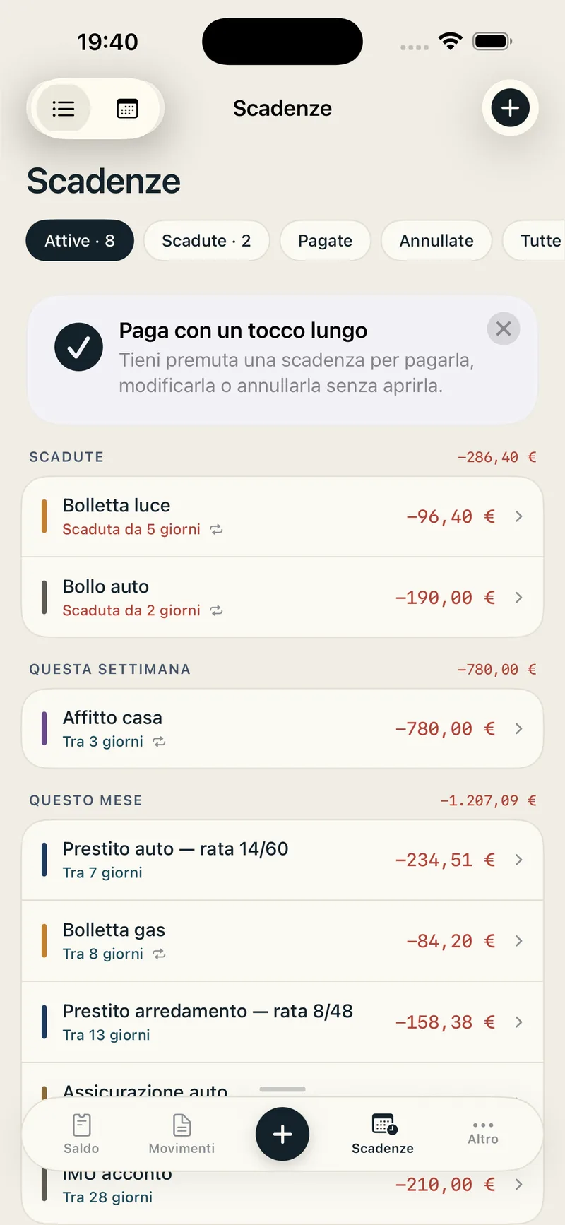 Notavia su iPhone: scadenze raggruppate per periodo con totale previsto.
